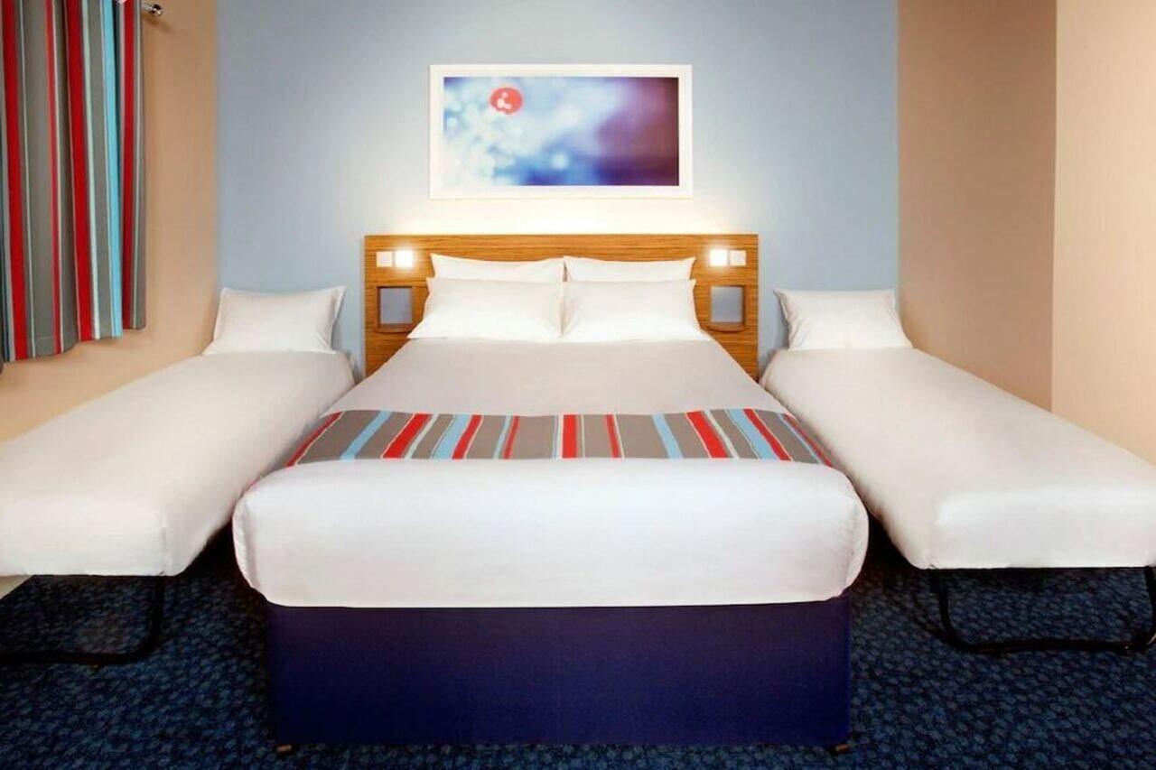 Travelodge Leatherhead Esterno foto